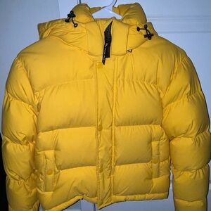 ARITZIA/TNA SUPER PUFF SHORTY IN SUNSHINE YELLOW